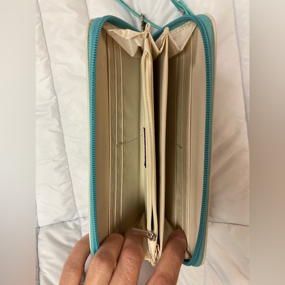 Cute "Follow your arrow" White Blue Wristlet Wallet. - Picture 6 of 12